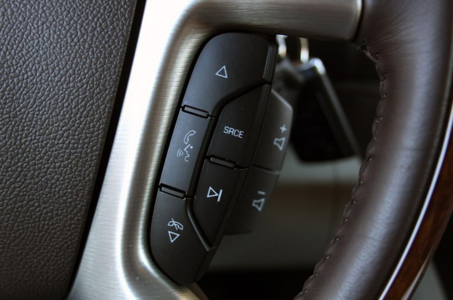  Cadillac Escalade Platinum Hybrid 2011 года  (фото 37 из 60)
